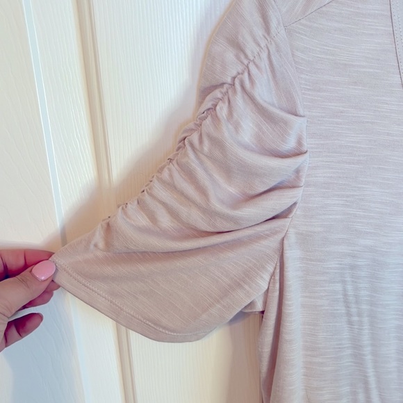 Style & Co, Cream top, 3/4 sleeves with ruching on sleeves & sides. Size 0x - Picture 6 of 7
